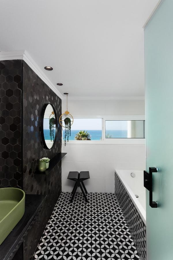 Sea View Stylish 1Br With Balcony By Beachfront Stay Herzelia Eksteriør bilde